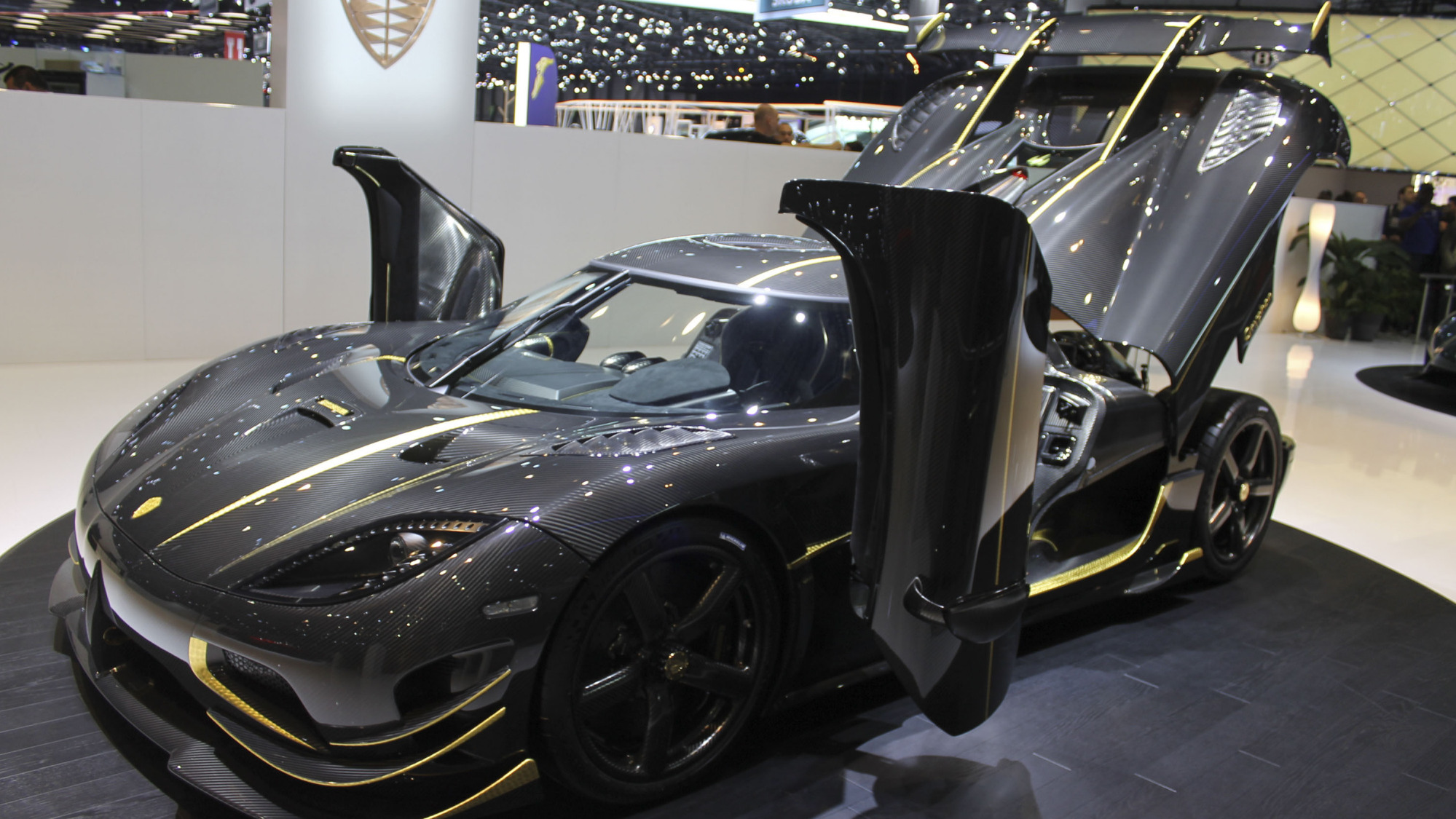 曾被撞近废后,到底华裔神豪的柯尼塞格"金凤凰"算不算事故车?